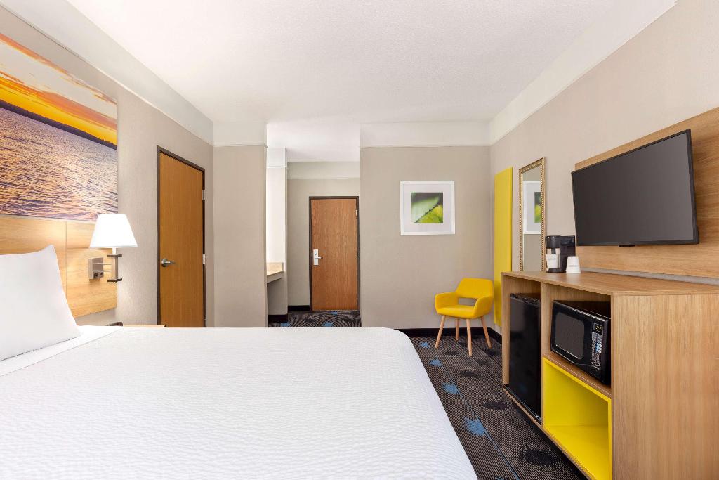 Days Inn by Wyndham Kansas City International Apt
