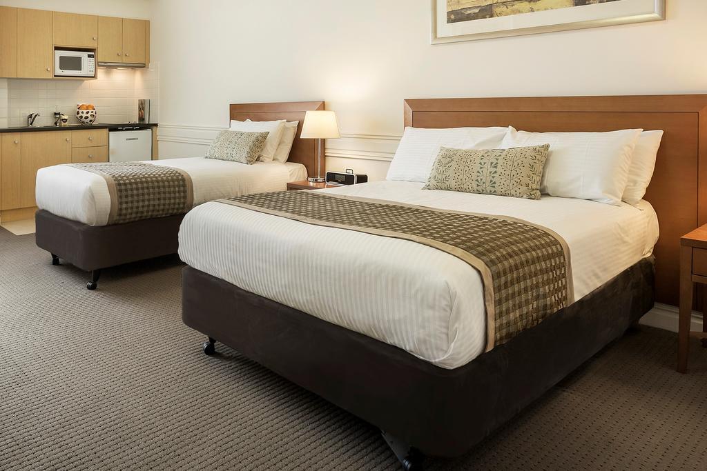 Quality Suites Beaumont Kew Hotel