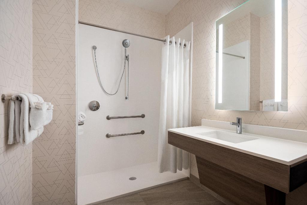 Holiday Inn Express & Suites Mobile West - I-10
