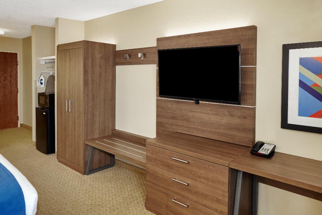 Holiday Inn Express Sheboygan-Kohler (I-43)