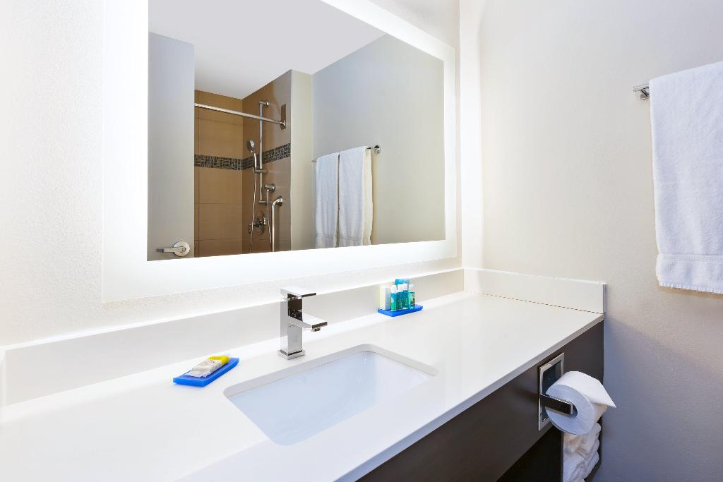 Holiday Inn Express Winnipeg Airport-Polo Park IHG