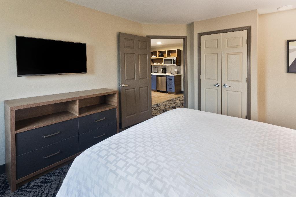 Candlewood Suites Eastchase Park