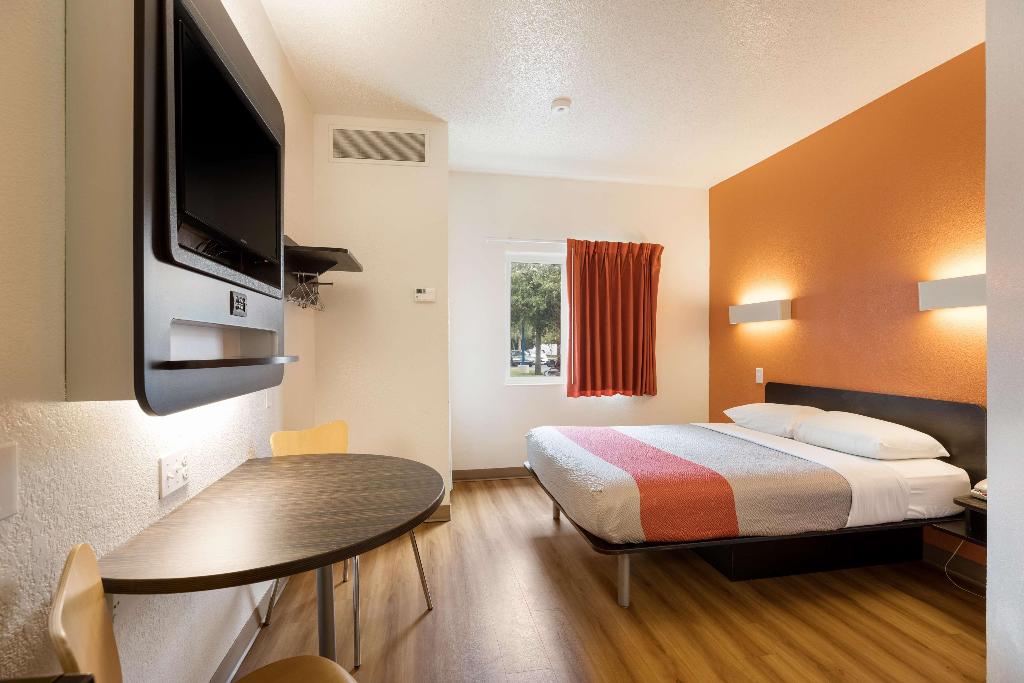 Motel 6 Orlando International Drive