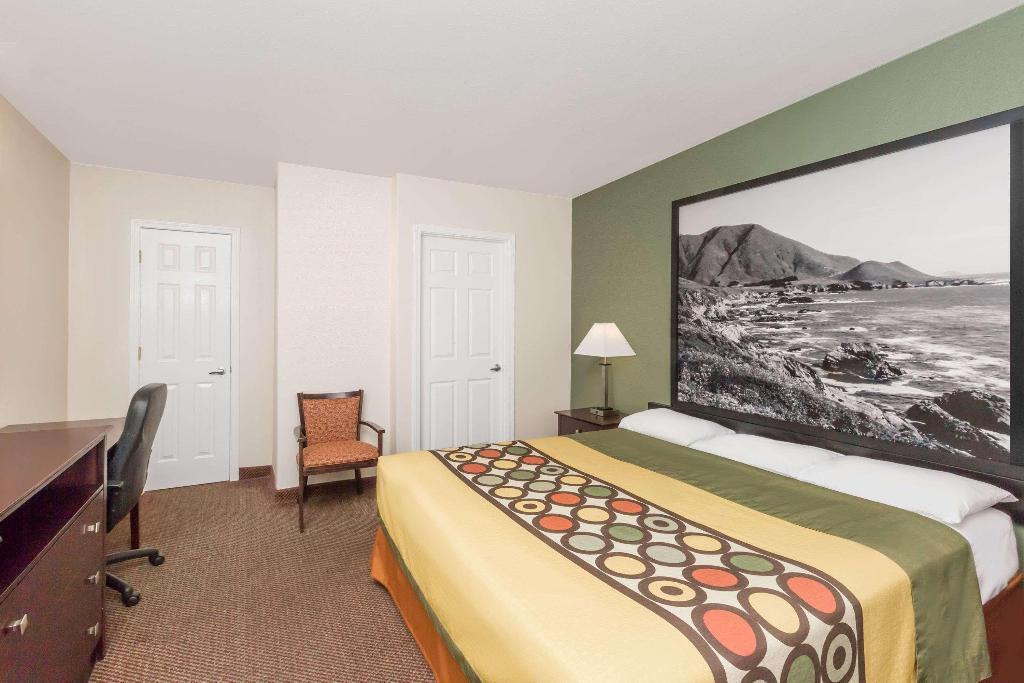 Super 8 by Wyndham Monterey