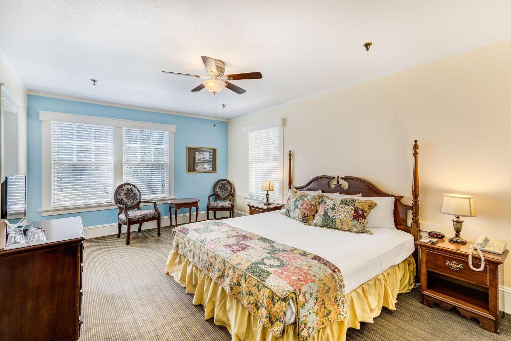 Lakeside Inn