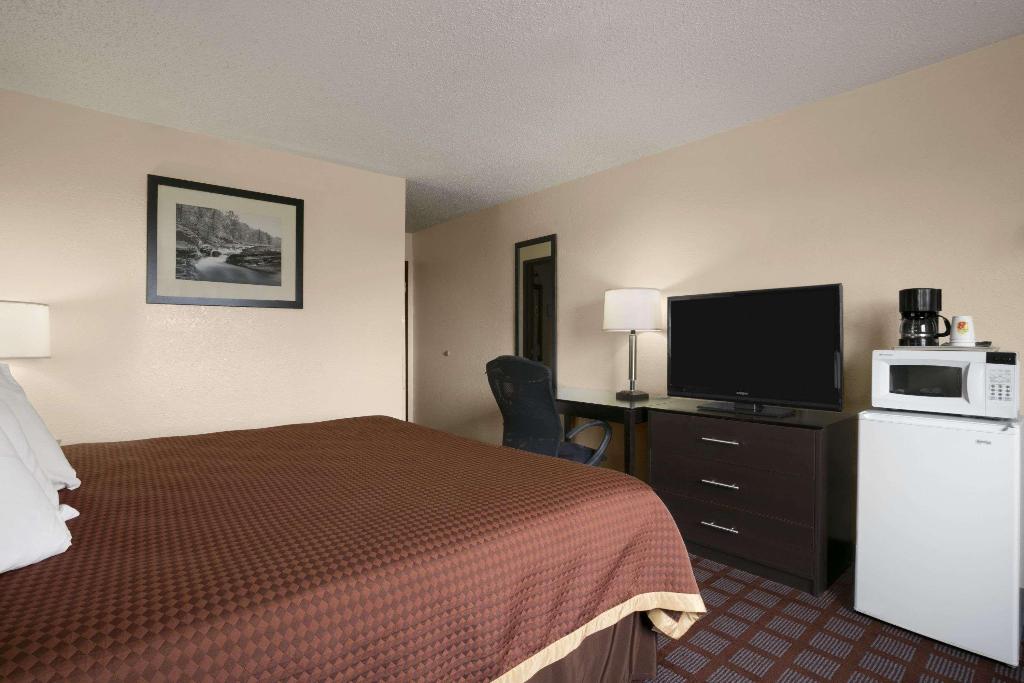 Super 8 By Wyndham Saginaw