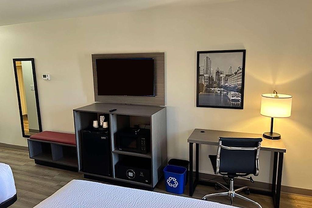 Ramada By Wyndham Milwaukee