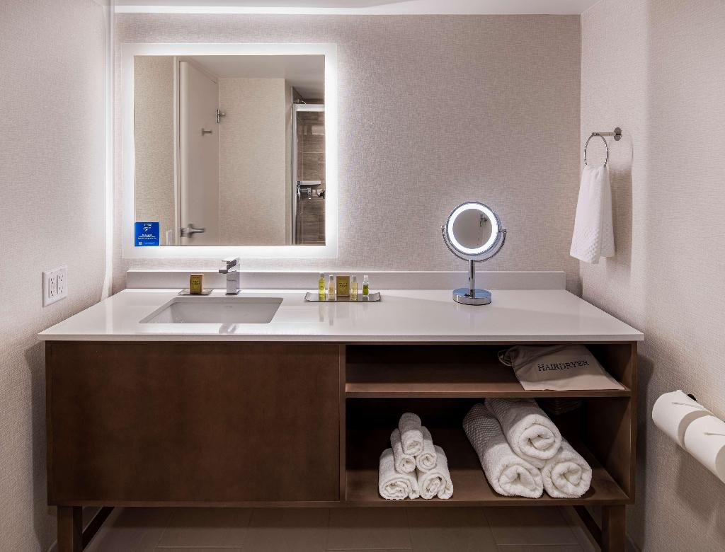 DoubleTree by Hilton Madison East, WI