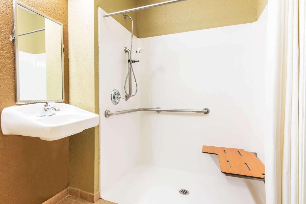 Microtel Inn & Suites By Wyndham Montgomery