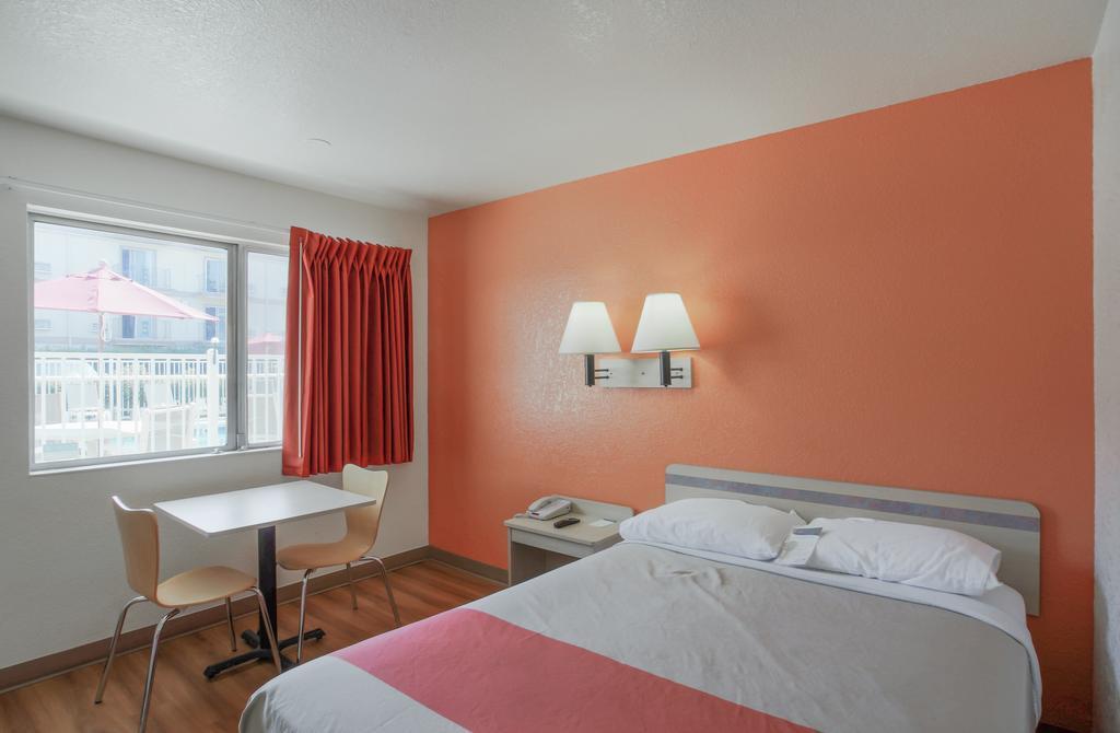 Motel 6 Medford South