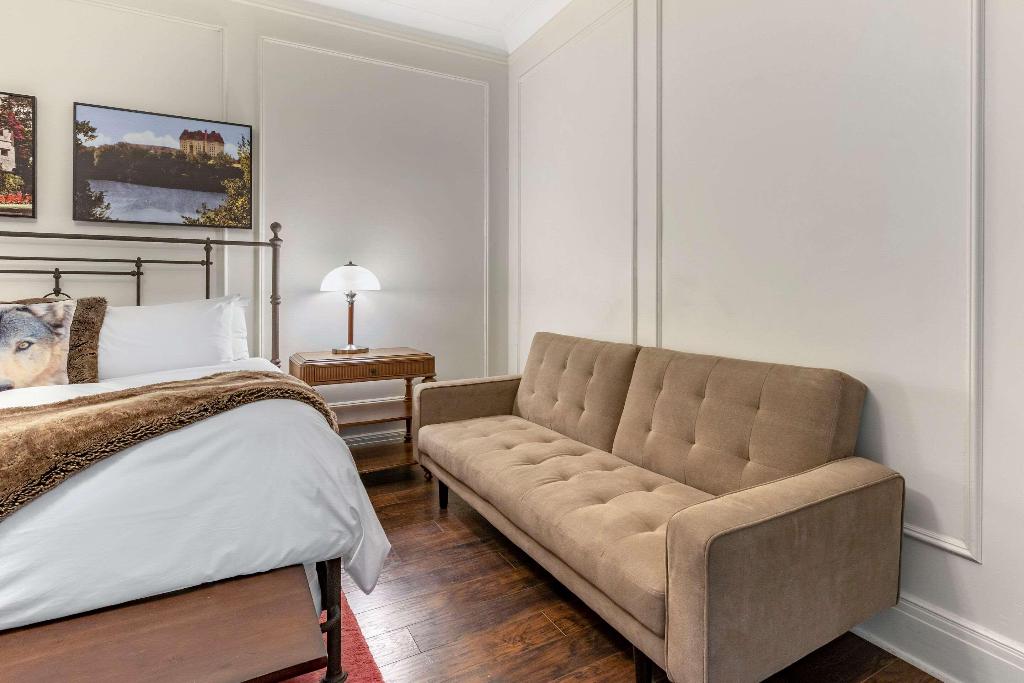 The Fort Garry Hotel Spa & Conference Centre