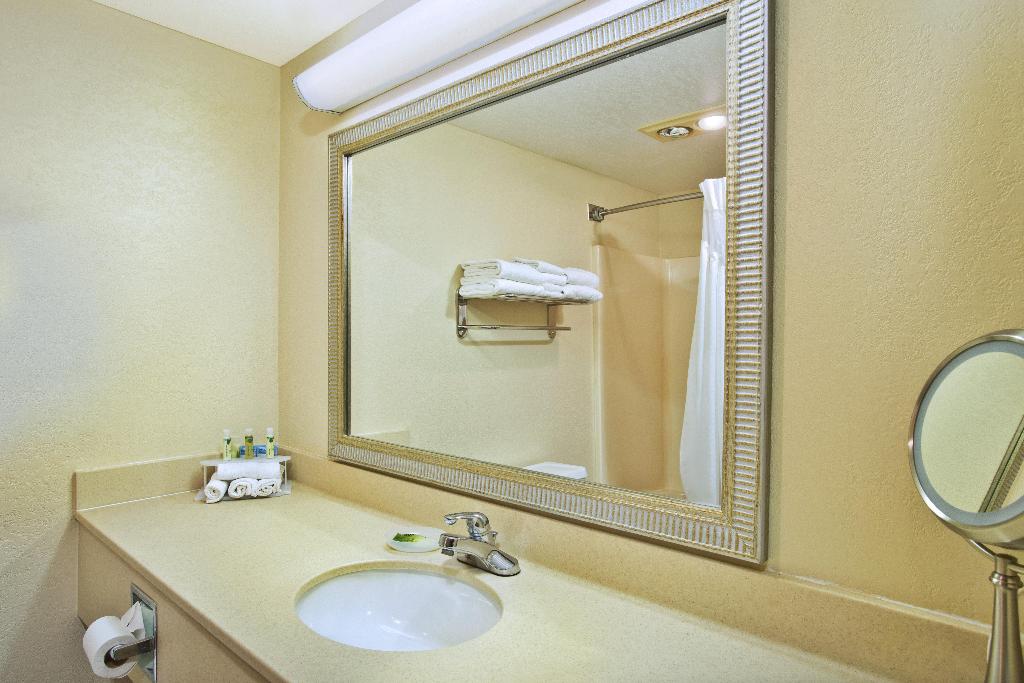 Holiday Inn Express Mackinaw City