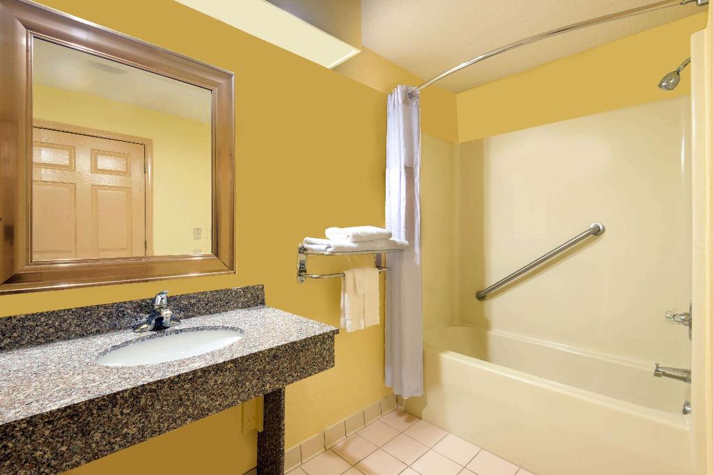 Days Inn By Wyndham Coliseum Montgomery Al