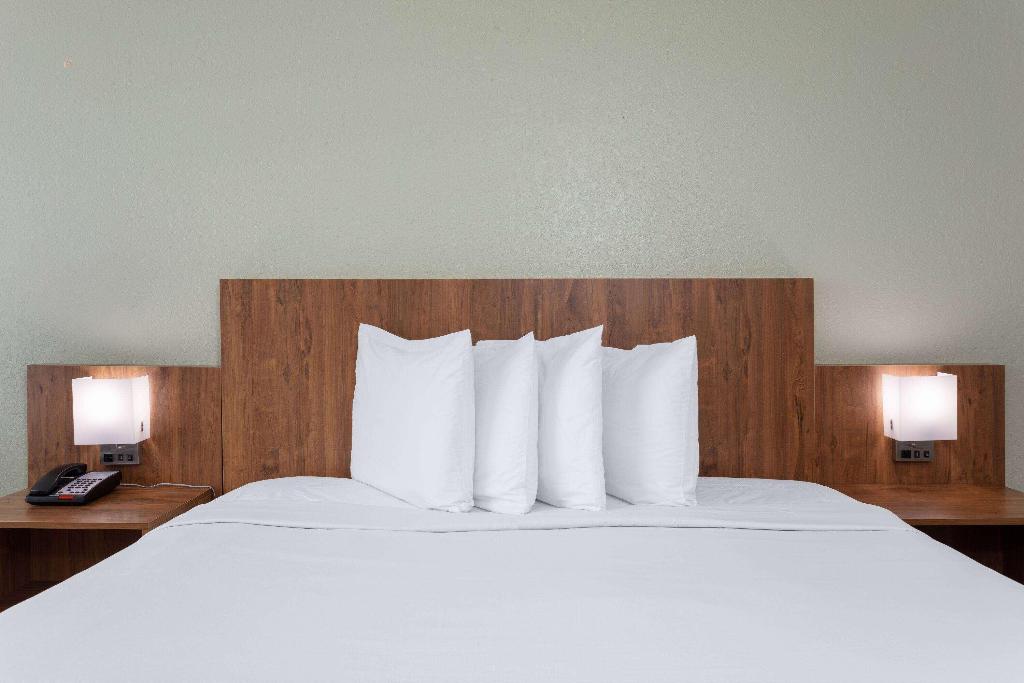 Ramada by Wyndham Altamonte Springs