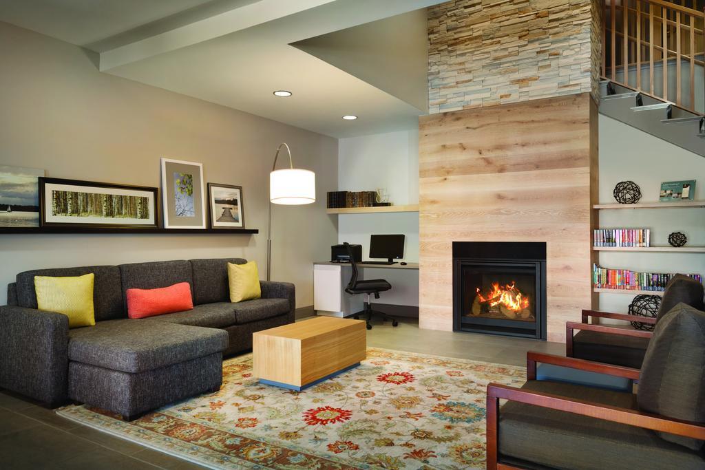 Country Inn & Suites by Radisson, Brooklyn Center