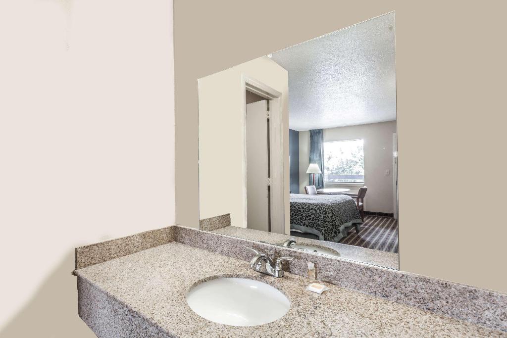 Days Inn by Wyndham Nashville N Opryland