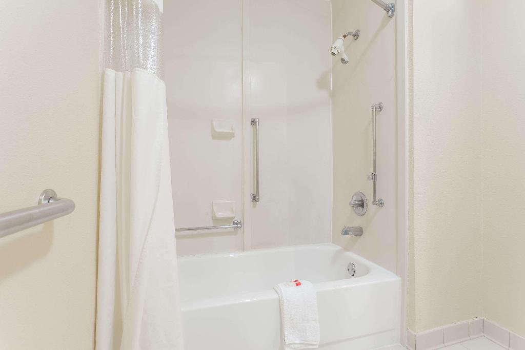 Days Inn by Wyndham Norfolk Airport