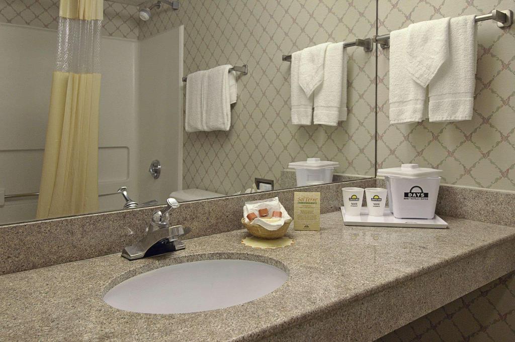 Days Inn by Wyndham Newport News City Ctr