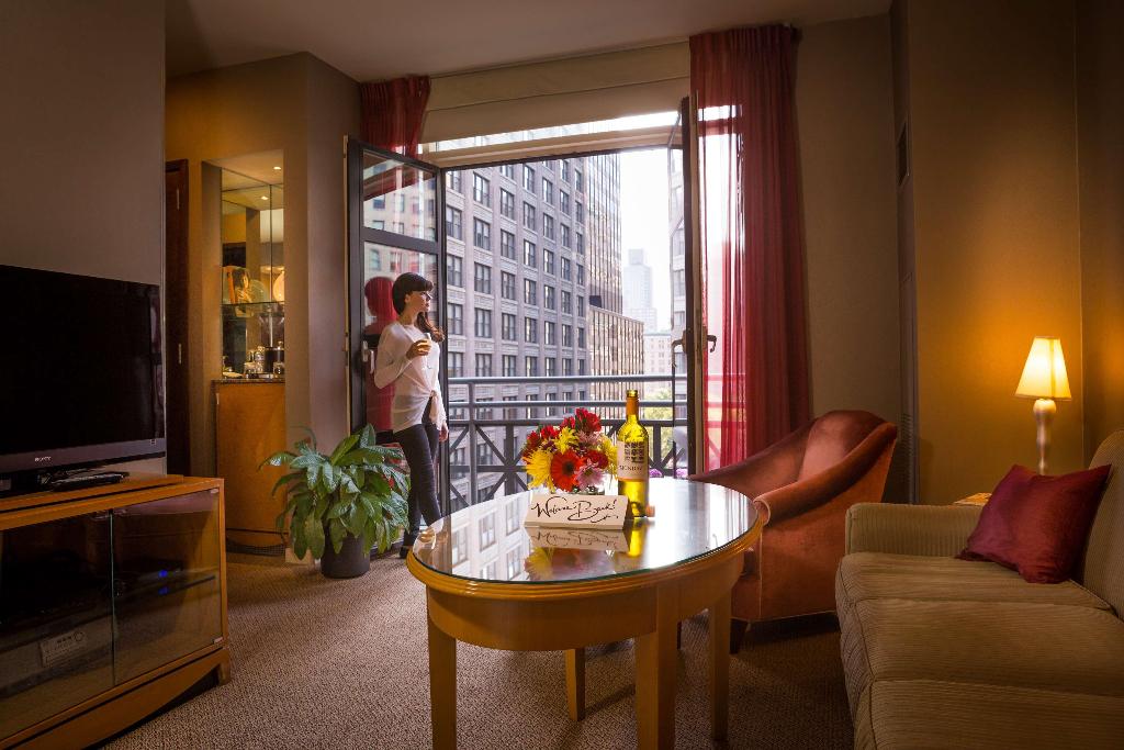 Hotel Giraffe by Library Hotel Collection