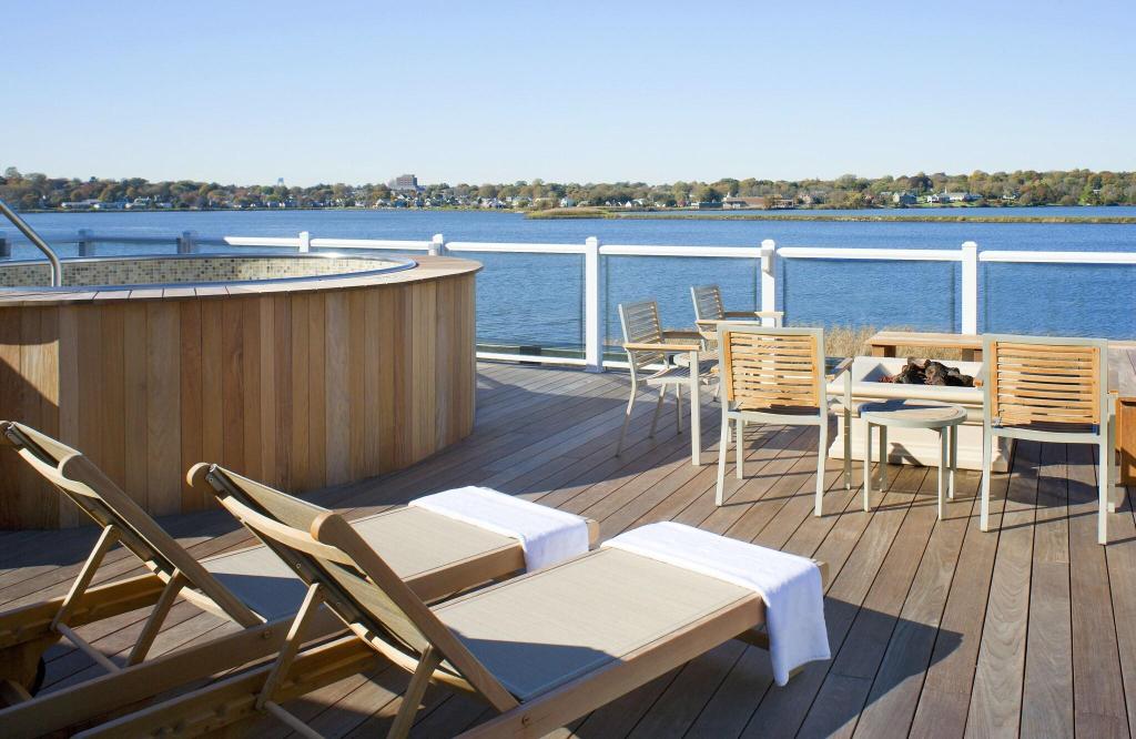 Newport Beach Hotel & Suites