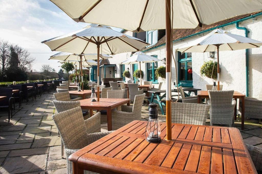 The Carnarvon Arms
