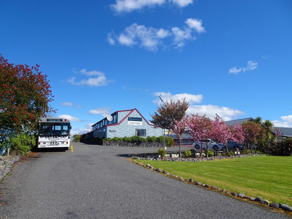 Adventure Lodge & Motel