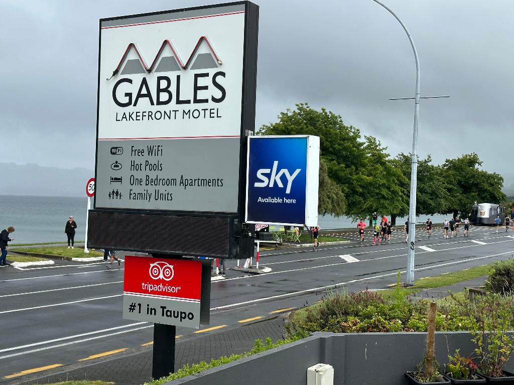 Gables Lakefront Motel