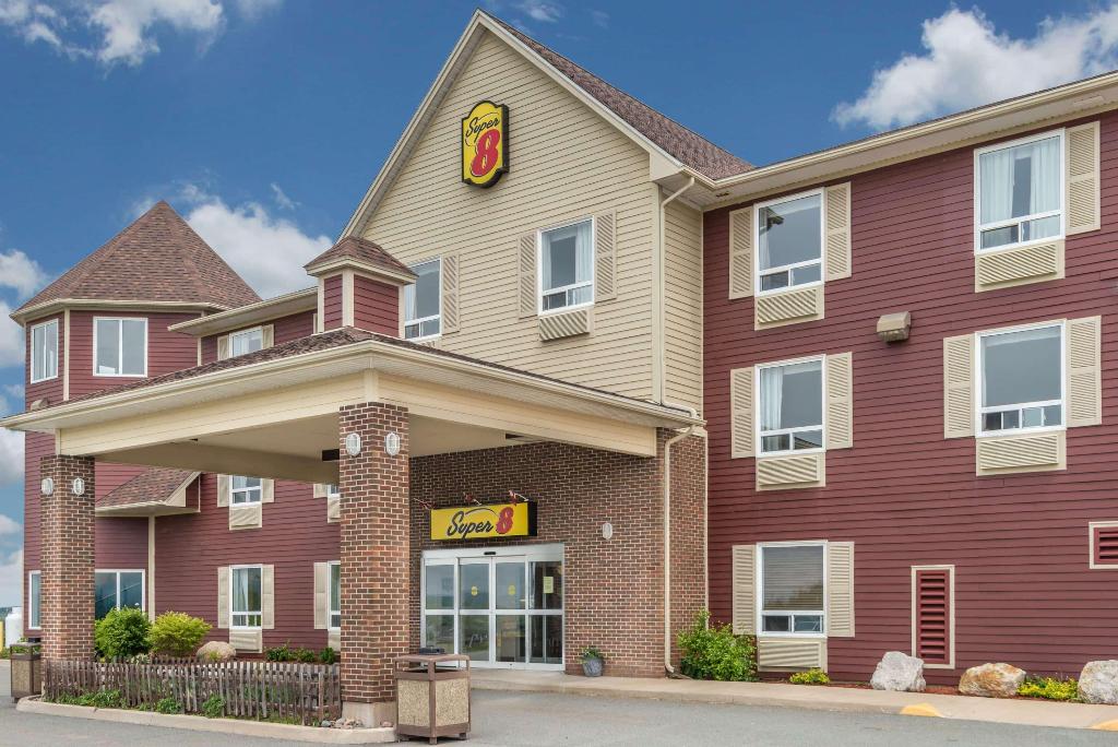 Super 8 by Wyndham Windsor