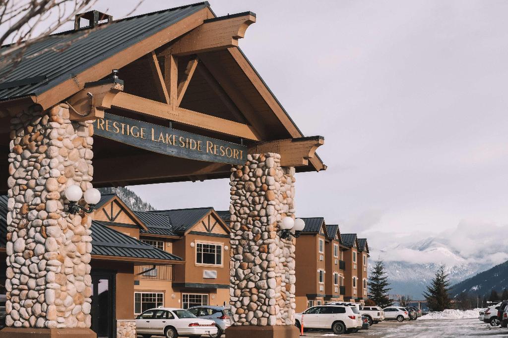 Prestige Lakeside Resort