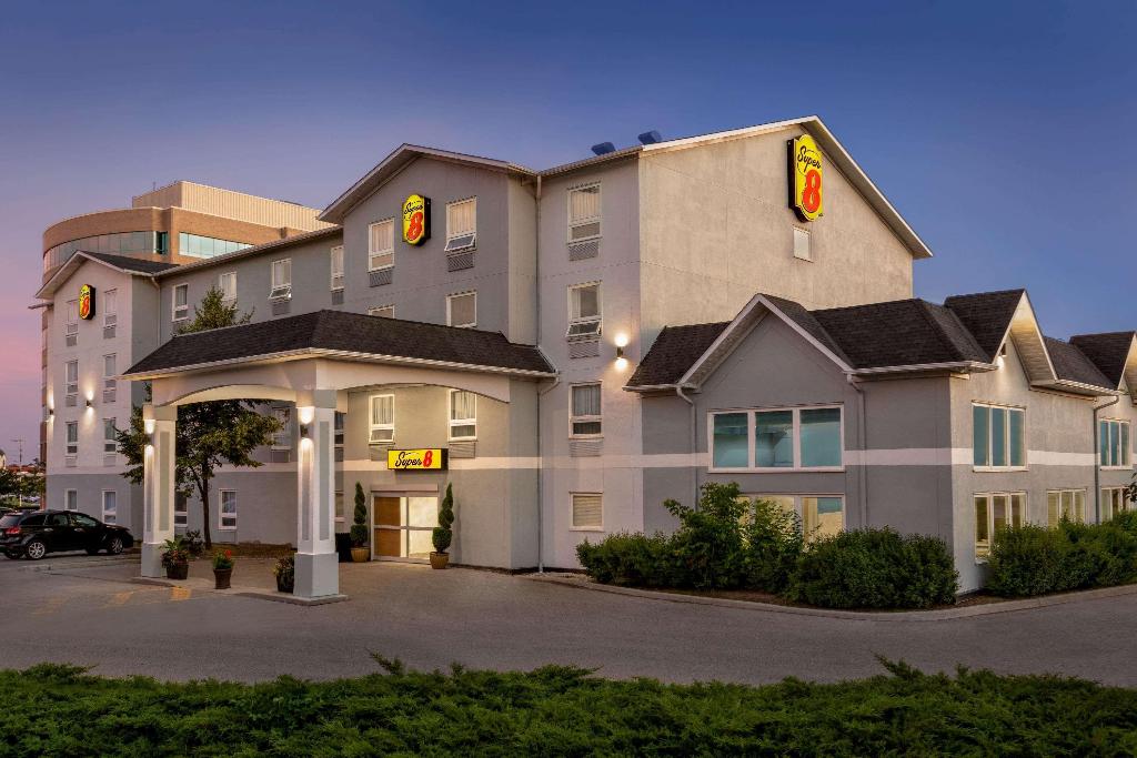Super 8 by Wyndham Ajax Toronto