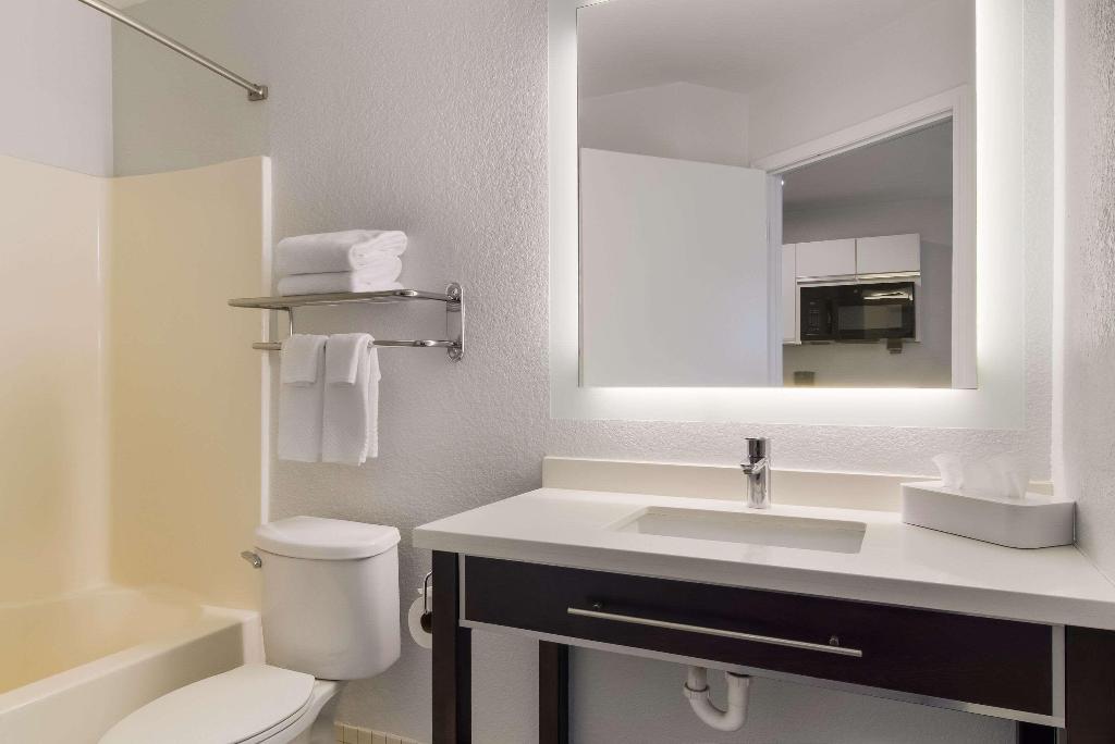 MainStay Suites Omaha Old Mill