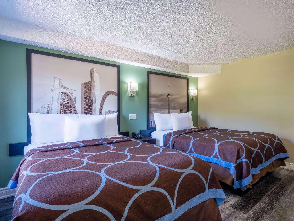 Super 8 by Wyndham Toronto East photo 7