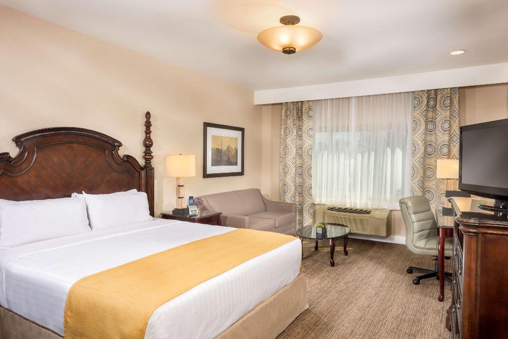 Ayres Suites Ontario at the Mills