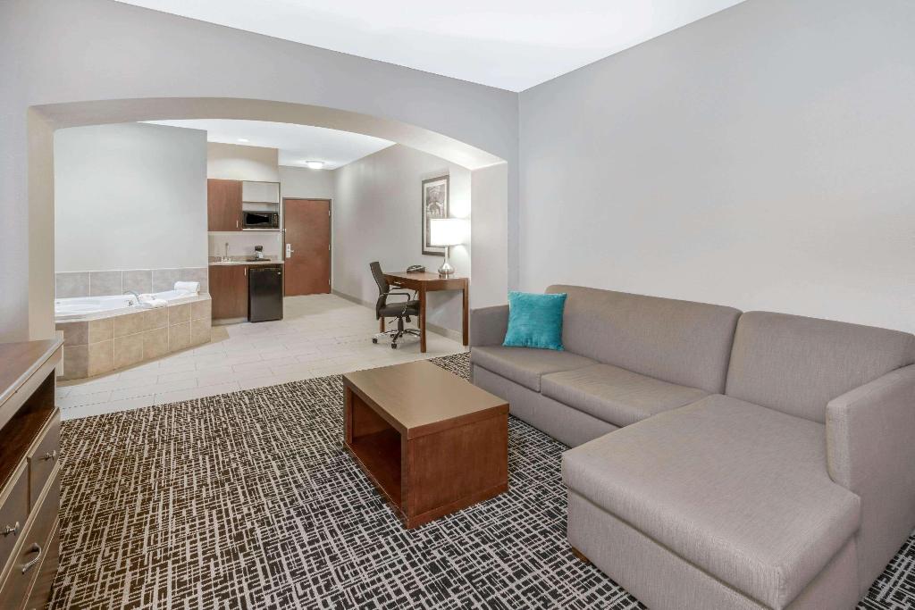La Quinta Inn & Suites Yukon