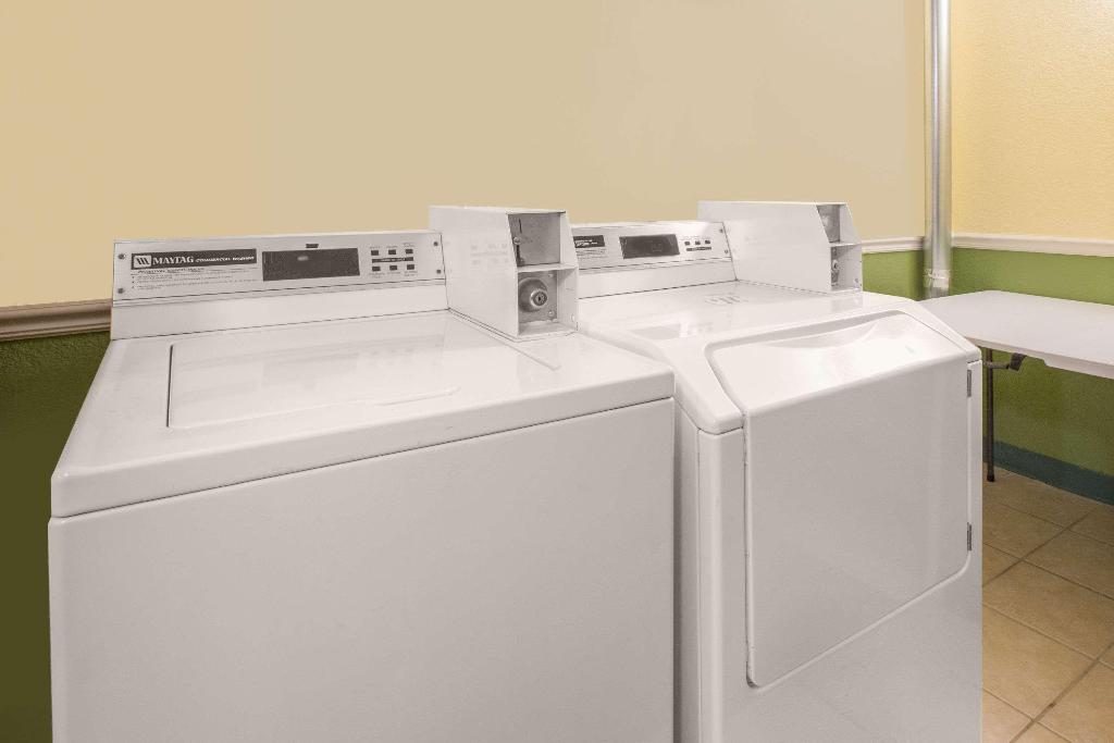 Days Inn By Wyndham Hillsdale