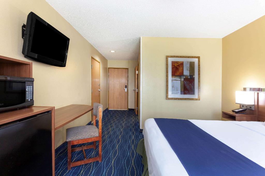 MICROTEL INN SUITES WYNDHAM GULF SHORES Gulf Shores  and