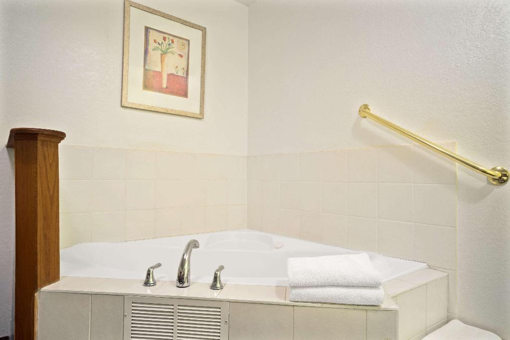 Travelodge By Wyndham Valleyfair Shakopee
