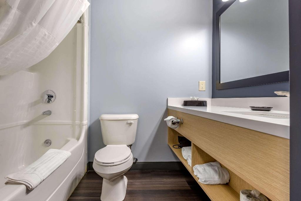 Quality Inn & Suites Oakville