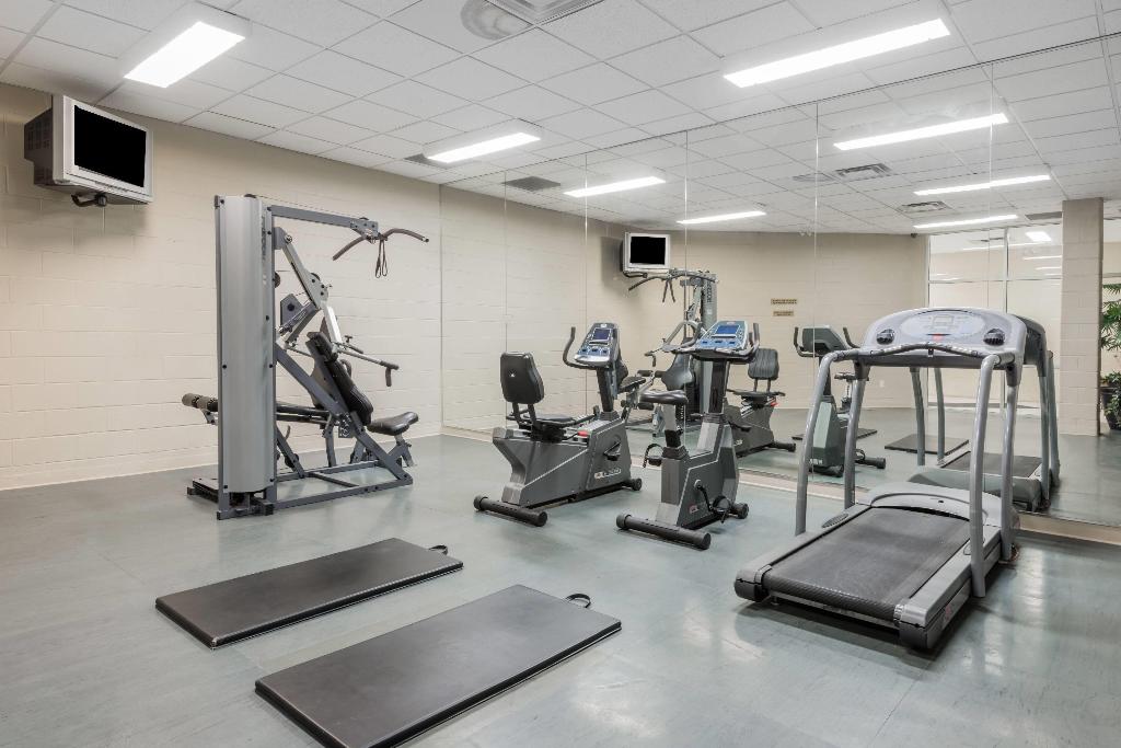 Super 8 by Wyndham Mississauga photo 11