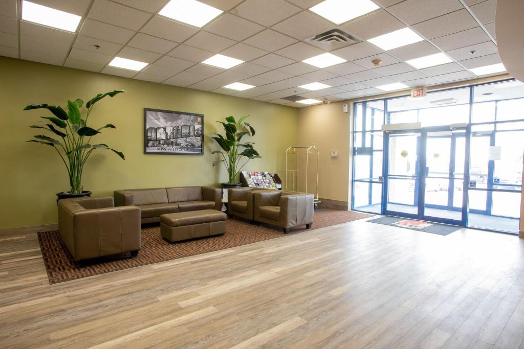 Super 8 by Wyndham Mississauga photo 21