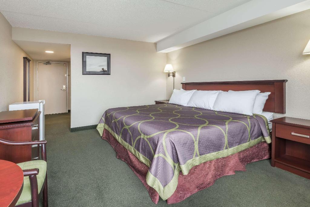 Super 8 by Wyndham Mississauga photo 29