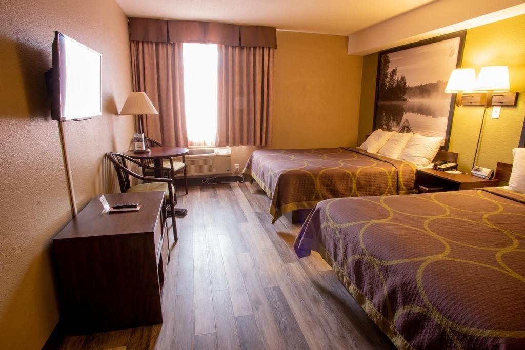 Super 8 by Wyndham Mississauga photo 13