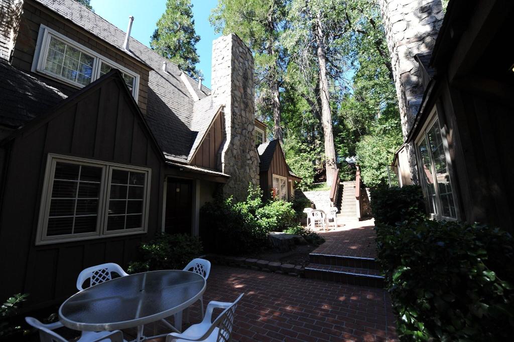 Saddleback Inn at Lake Arrowhead