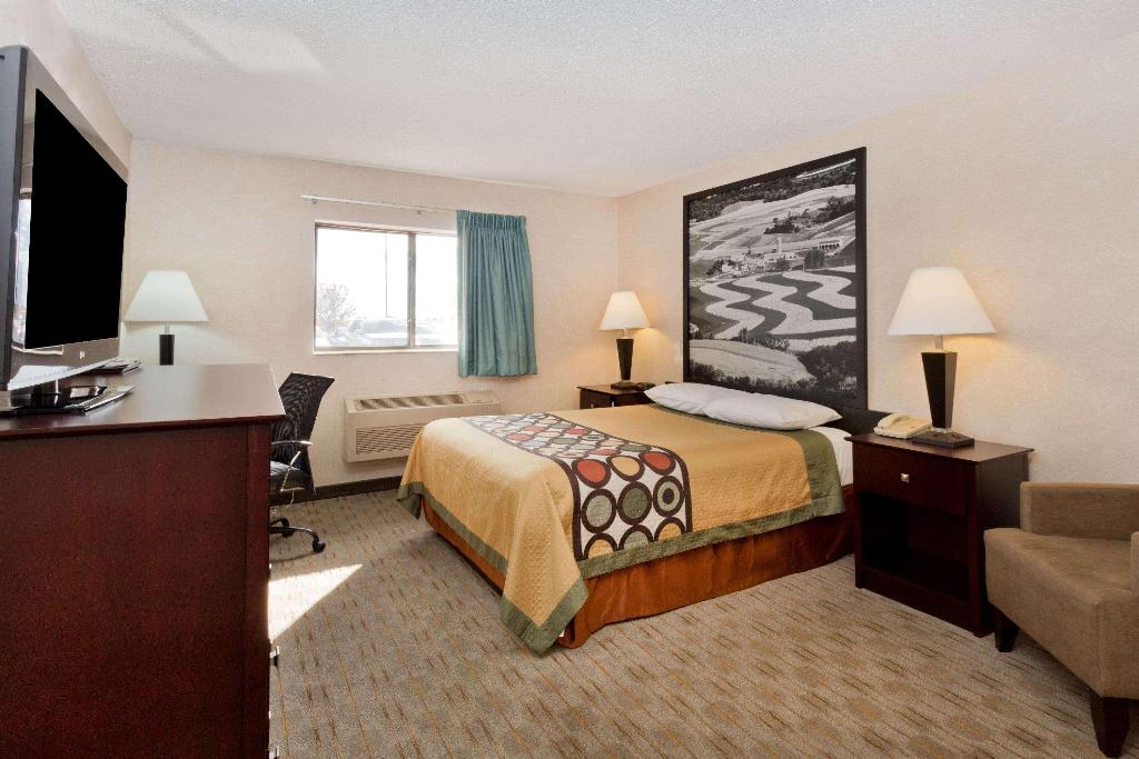 Super 8 By Wyndham Rochelle