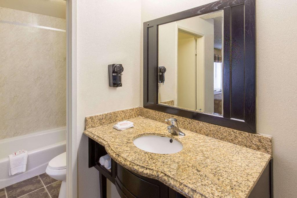 Ramada By Wyndham Ontario