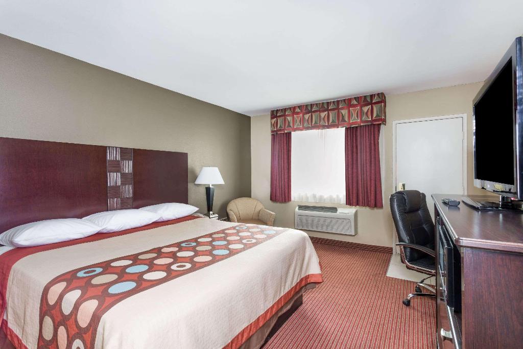 Super 8 by Wyndham Phoenix Downtown