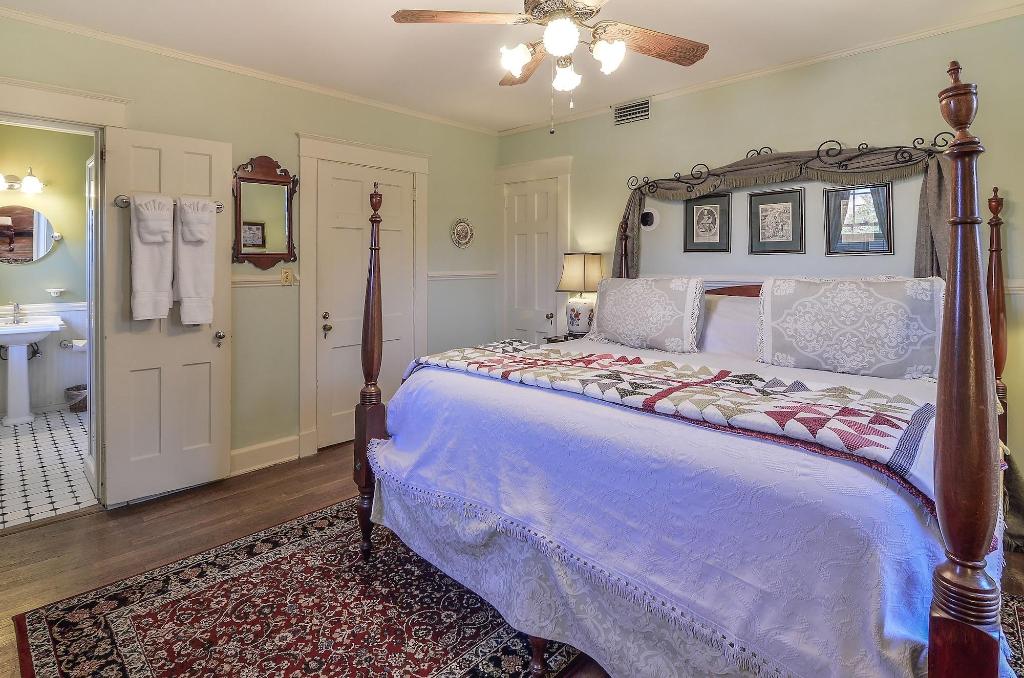 Cedars of Williamsburg Bed & Breakfast