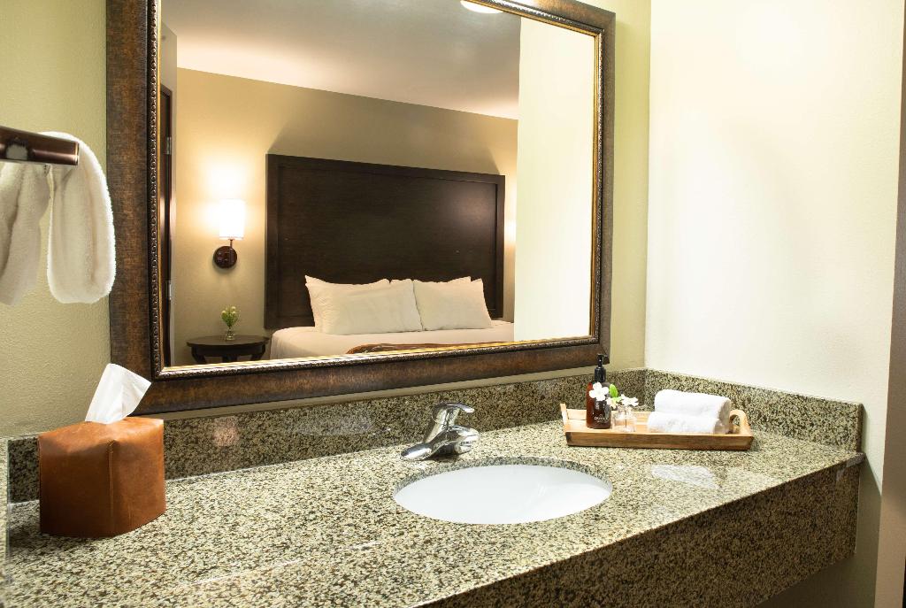 Oxford Suites Pendleton