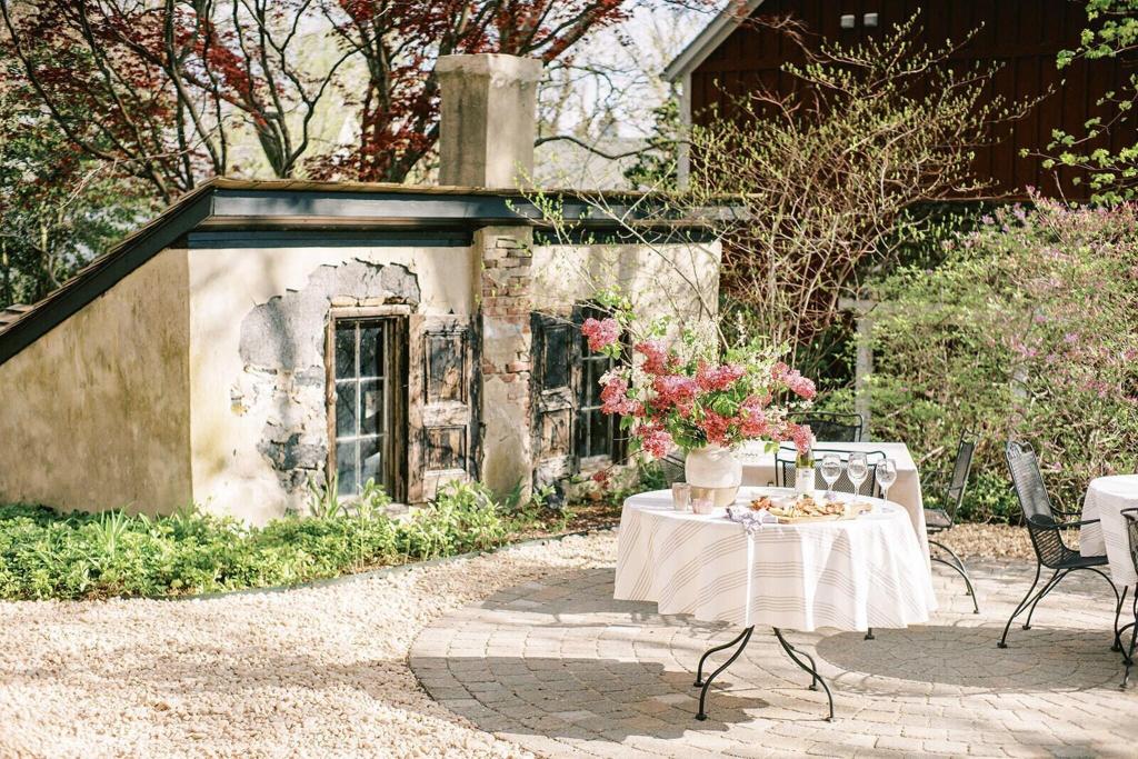 Fairville Inn