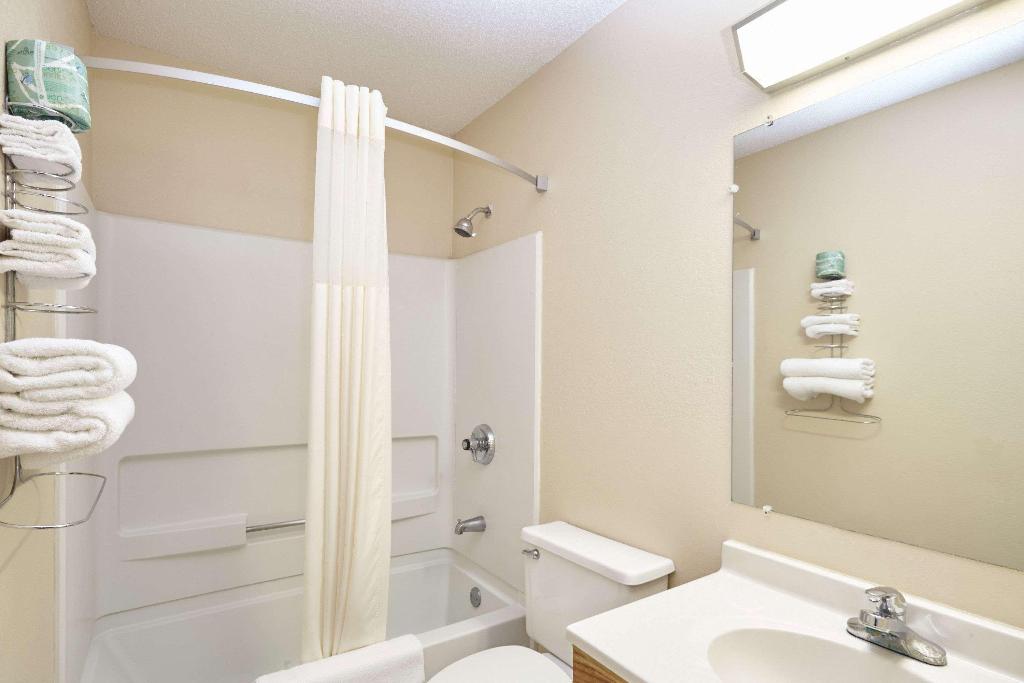 Super 8 By Wyndham Greenville